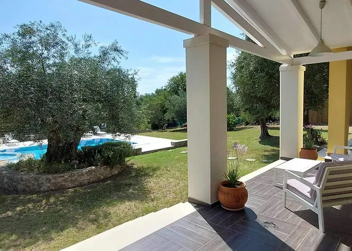 Mayroula Κάτω Κορακιάνα